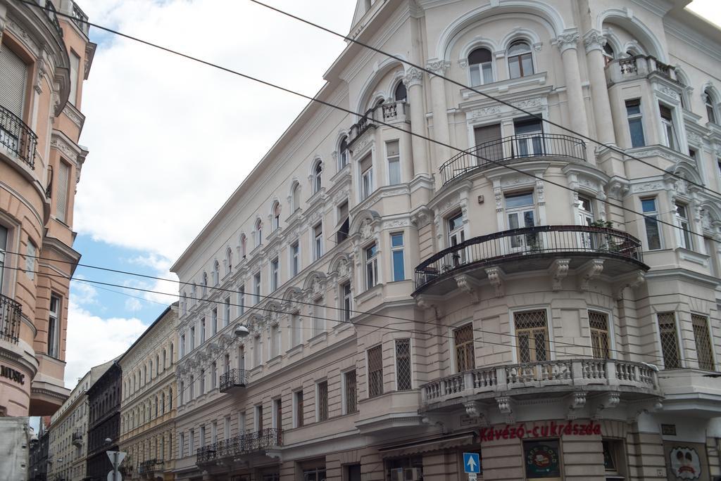 Inviting Flat In The Heart Of Town Lejlighed Budapest Eksteriør billede